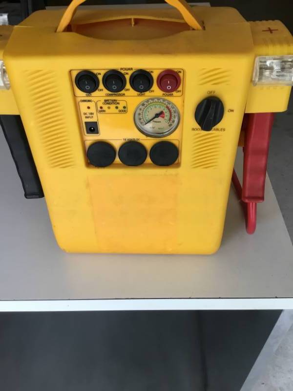 lot 11 image: Jump starter