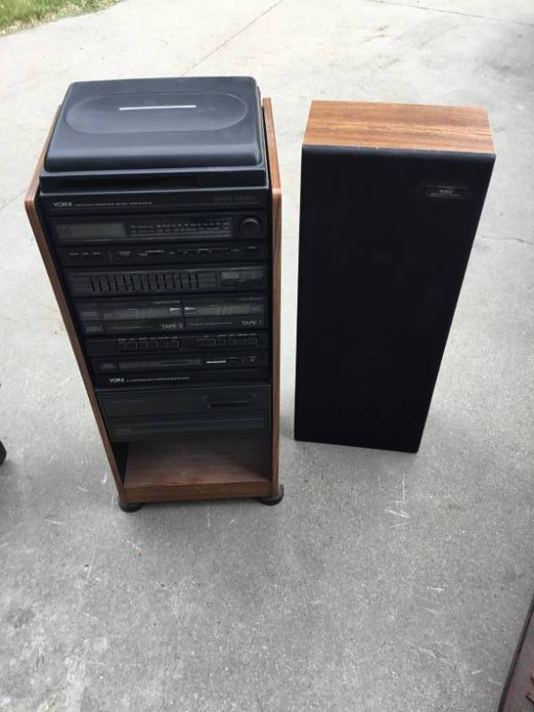 lot 15 image: York stereo with one speaker