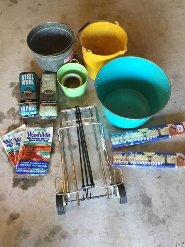 lot 22 image: Garage items