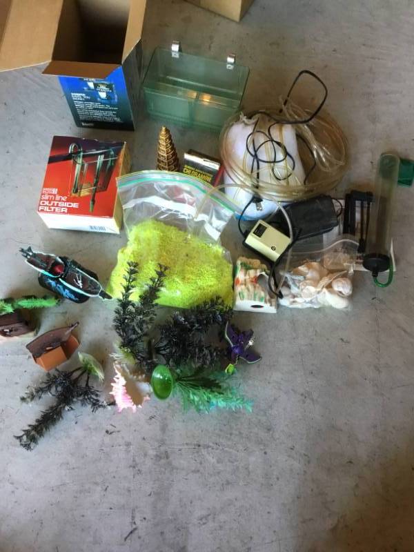 lot 28 image: Fish tank items box full.