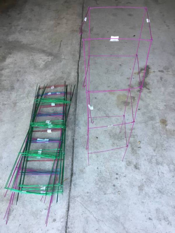 lot 39 image: 10 Square Tomato cages New