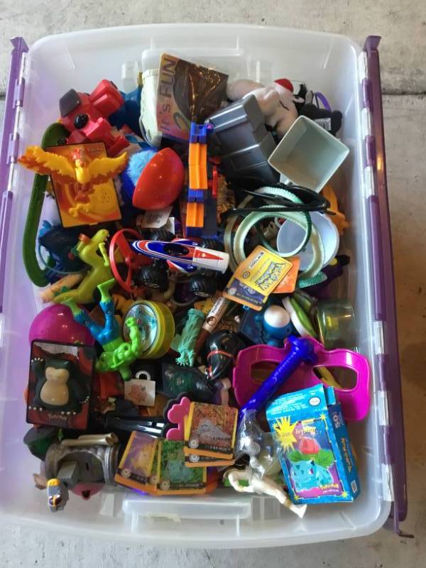 lot 50 image: Tote full of fast food toys.
