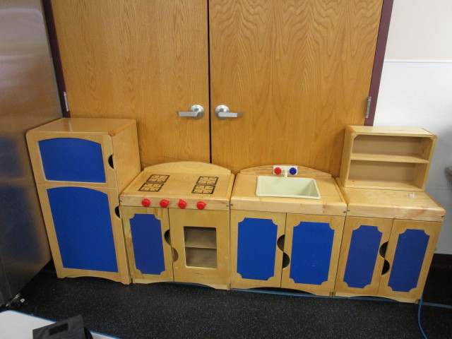 lot 168 image: WOODEN KITCHEN SET UP