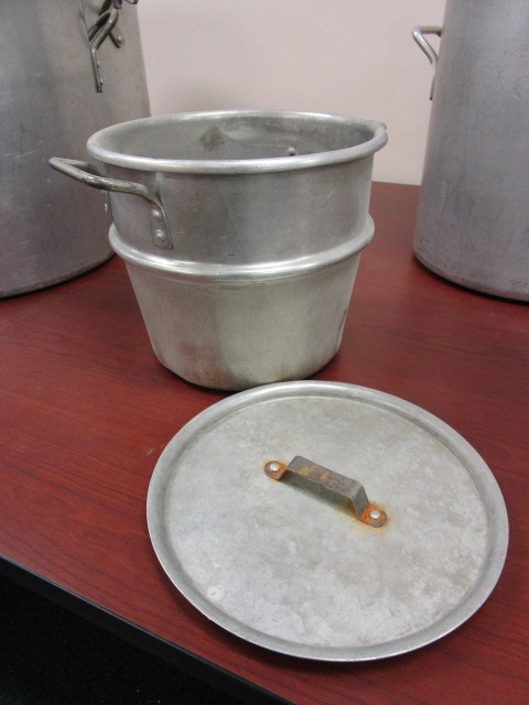 lot 180 image: 40 and 14 QT WEAREVER STOCK POTS PLUS INSERT