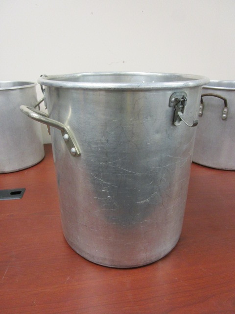 lot 182 image: LARGE STOCK POT