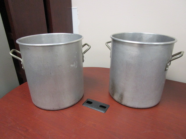 lot 183 image: WEAREVER 40 QT STOCK POTS