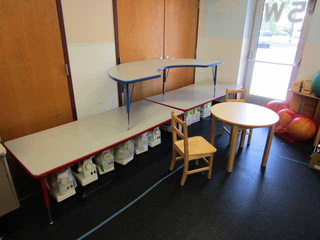 lot 184 image: TABLES AND CHAIRS FOR KIDS