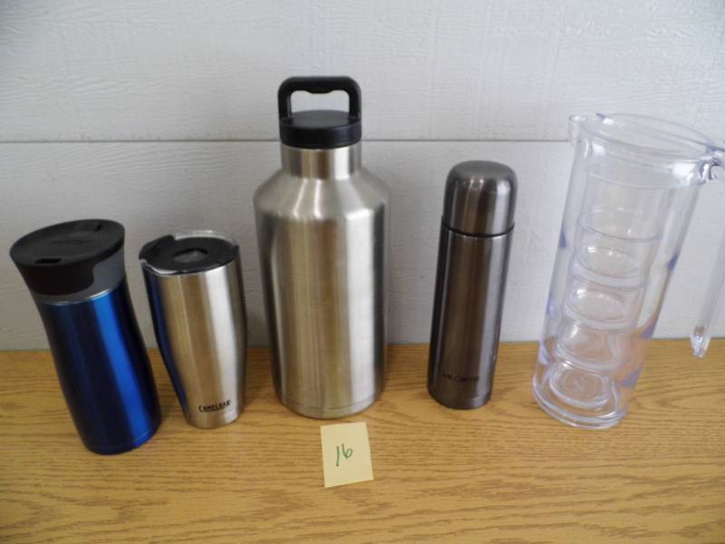 lot 16 image: Insulated Drink Containers
