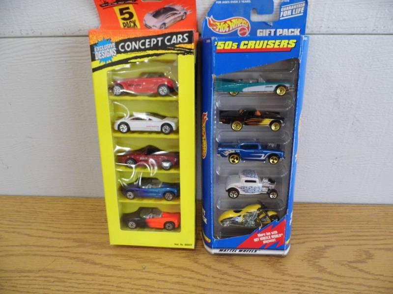 lot 29 image: Matchbox - Hotwheels