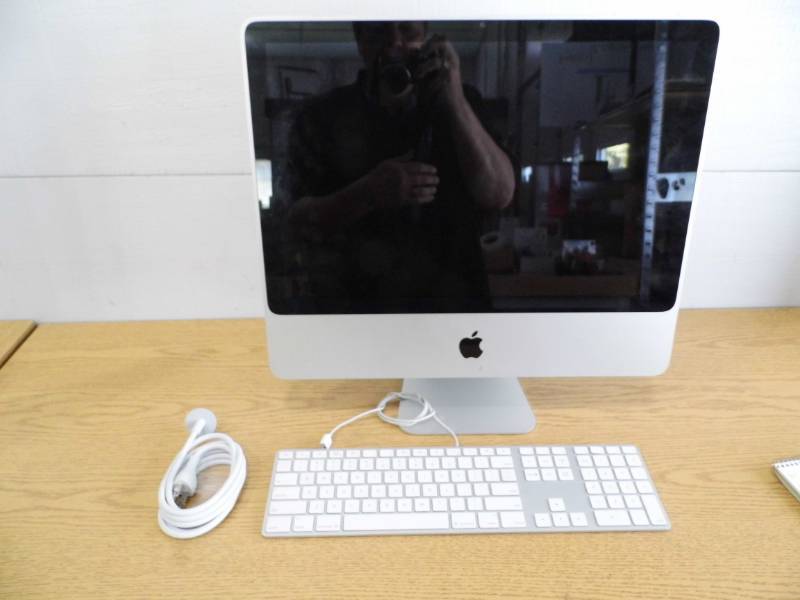 lot 66 image: 2009 Apple iMac