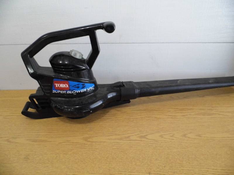 lot 76 image: Toro Super Blower   Vac