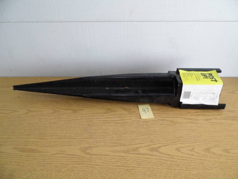 lot 97 image: Post Up