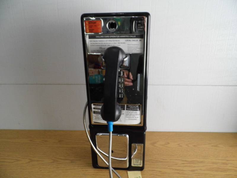 lot 100 image: Pay Phone