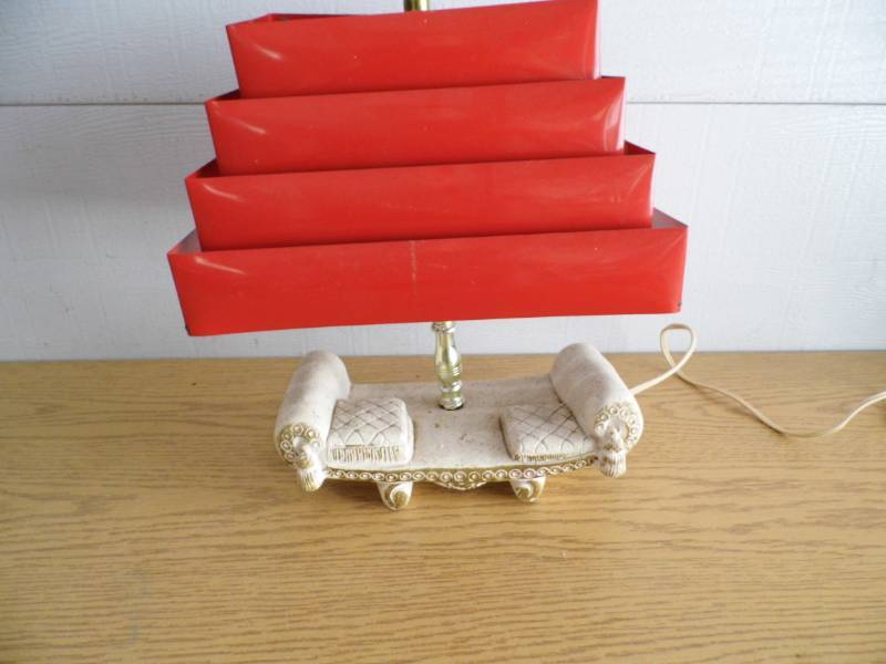 lot 107 image: Vintage Lamp w Metal Shade