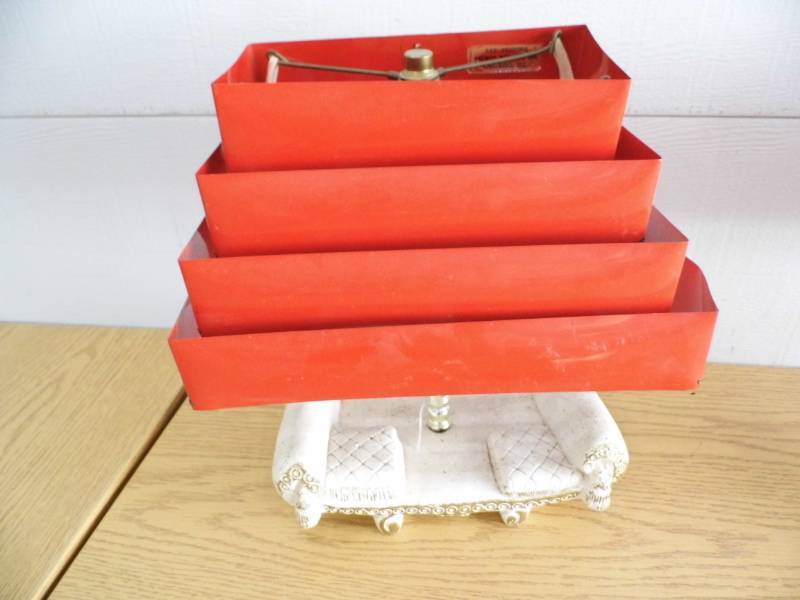 lot 108 image: Vintage Lamp w Metal Shade