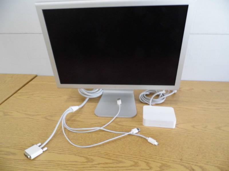 lot 72 image: 2005 Apple 20 Cinema Display