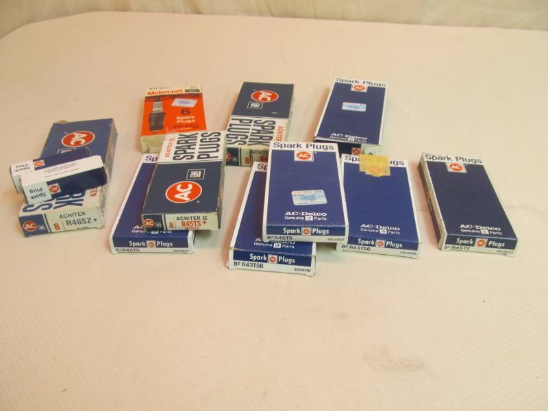 lot 1 image: Group of AC Sparkplugs