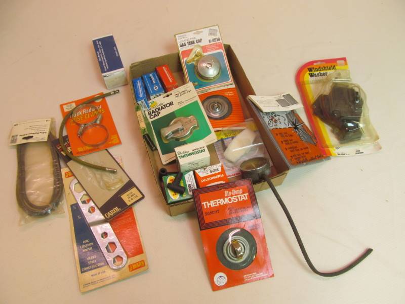 lot 2 image: Group of autosmall engine parts (windshield washer pump, thermostat, gas tank cap)