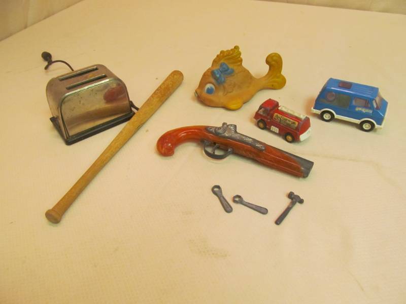 lot 10 image: Vintage Toys (Toaster, Gun, Trucks, Fish)