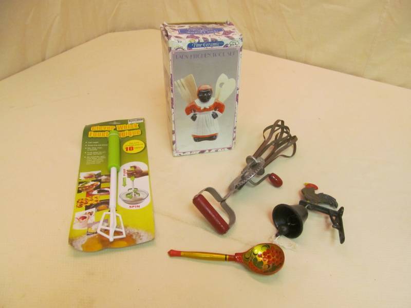 lot 17 image: Kitchen Utensils