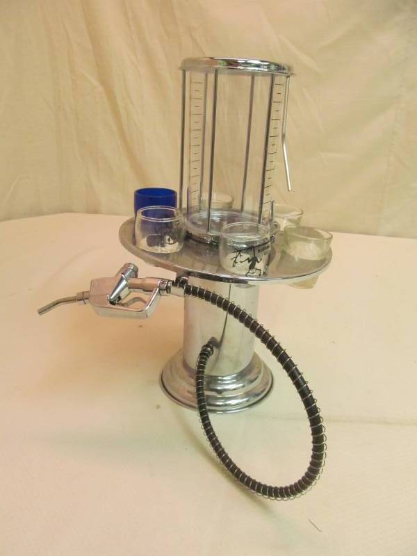 lot 23 image: Shot Pourer w 6 shot glasses