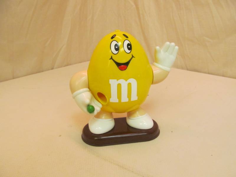 lot 24 image: Peanut M&M Candy Dispenser