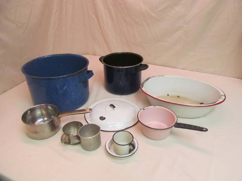 lot 26 image: Enamel Pots, Cups, Bowls