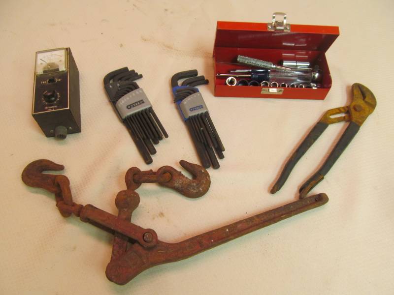 lot 40 image: Variety of Hand Tools