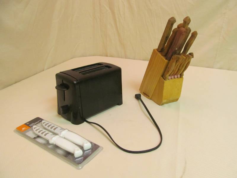 lot 61 image: kitchen tools