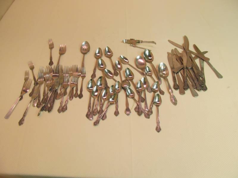 lot 62 image: kitchen utensils
