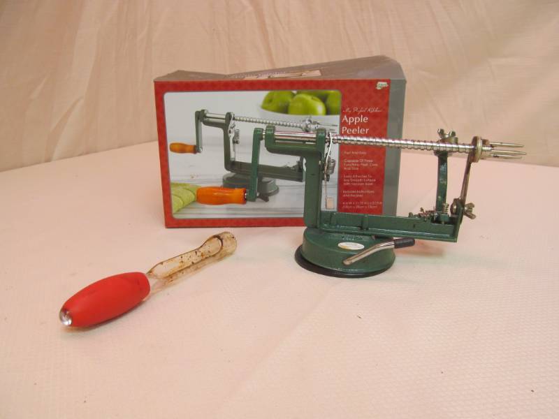 lot 74 image: apple peeler