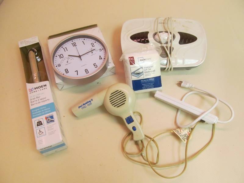 lot 82 image: personal care items