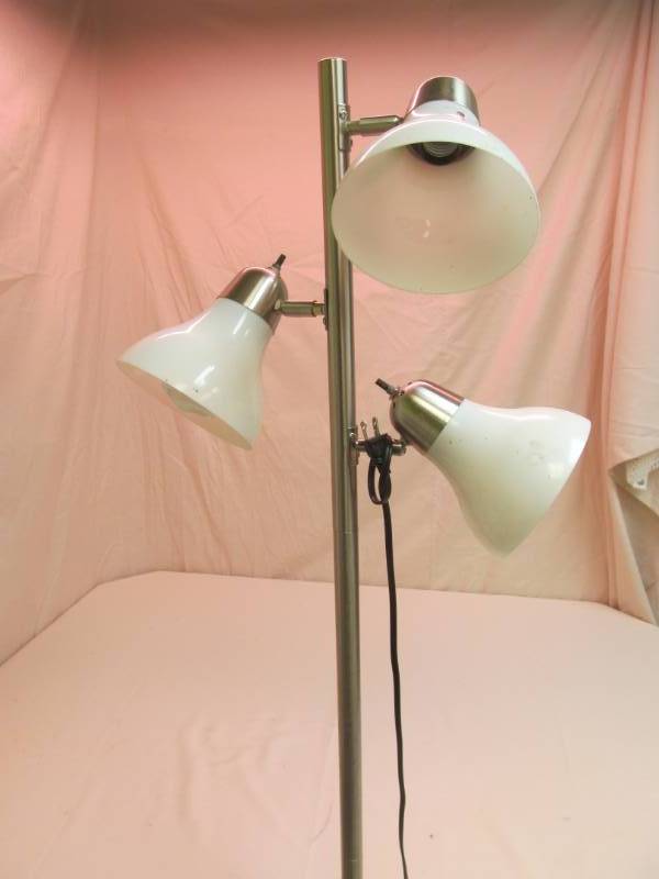 lot 87 image: lamp
