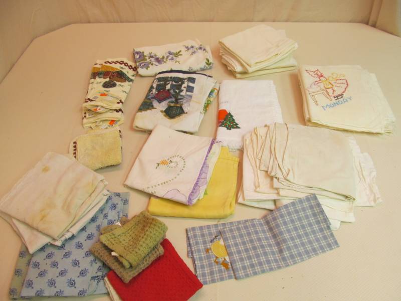 lot 97 image: kitchen linens