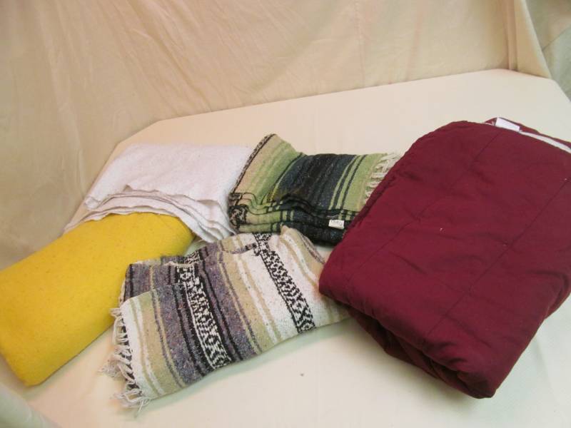 lot 99 image: blankets