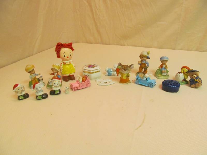 lot 116 image: Raggedy Ann Doll, Price Impost, Calibu Musical trinket Box, Blue Floral Frog, Porcelain Ceramic Figurines