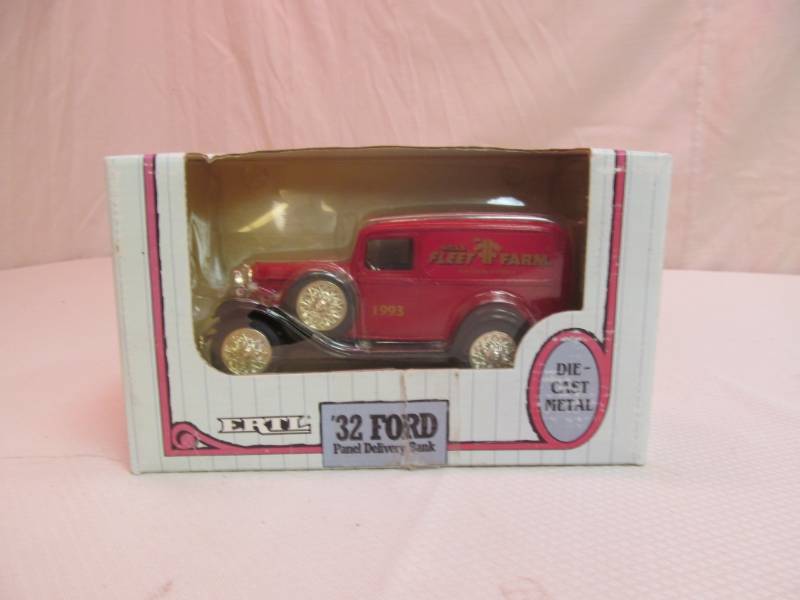 lot 121 image: 1993 Ertl 32 Ford Panel Delivery Truck Fleet Farm