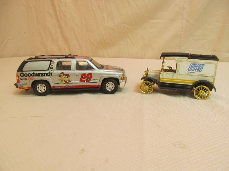 lot 123 image: Ertl 1913 Model Tvan Coin bank, 2001 Wrench Suburban