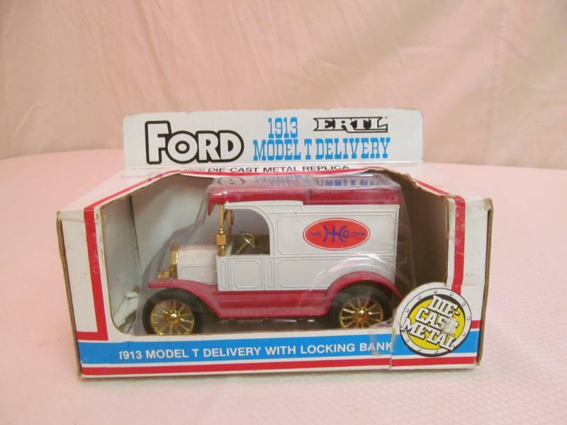lot 124 image: 1988 Ertl Ford Model  Delivery our own coin bank