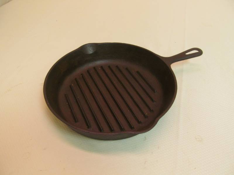 lot 125 image: Cast iron Roosed Grill,