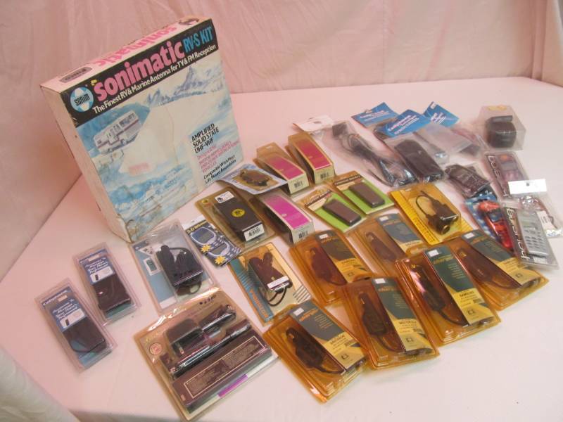 lot 136 image: Sonimatic RV-S Kit, Leather Carrying case, cellphone accessories, adapters, and more