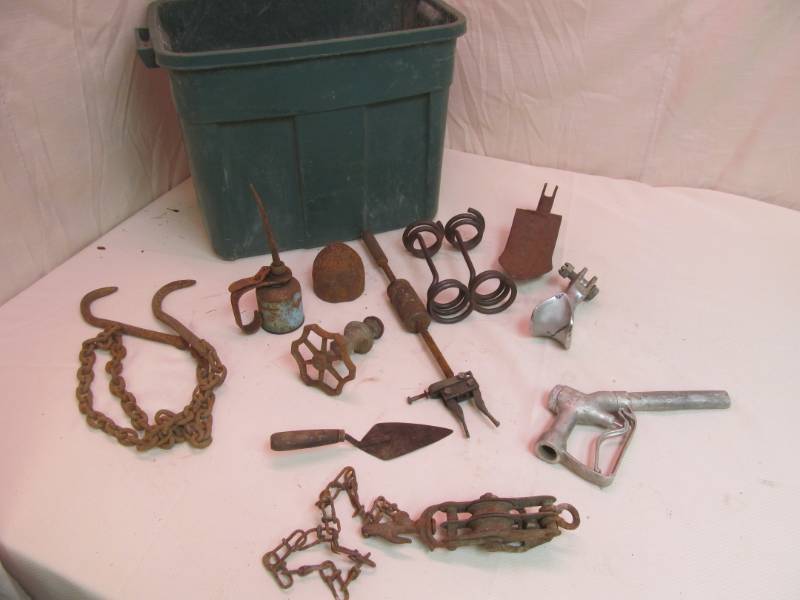 lot 172 image: Group of Vintage ToolsHardware