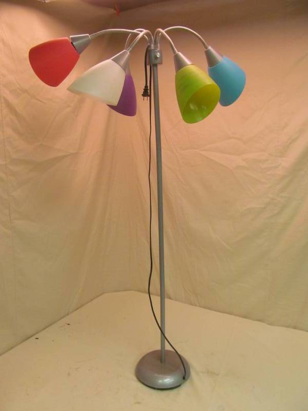lot 173 image: Lamp