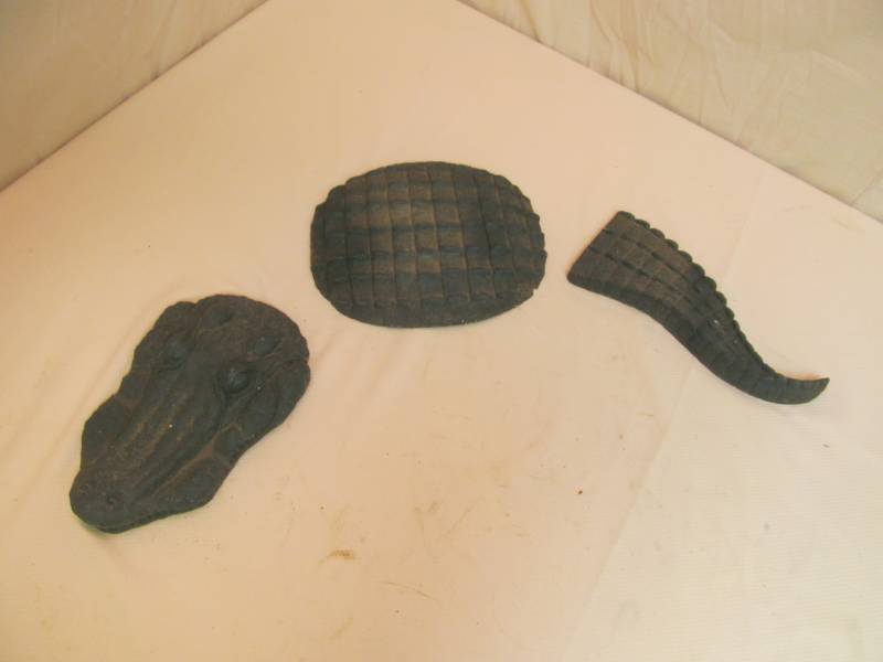 lot 202 image: Alligator Yard Dcor