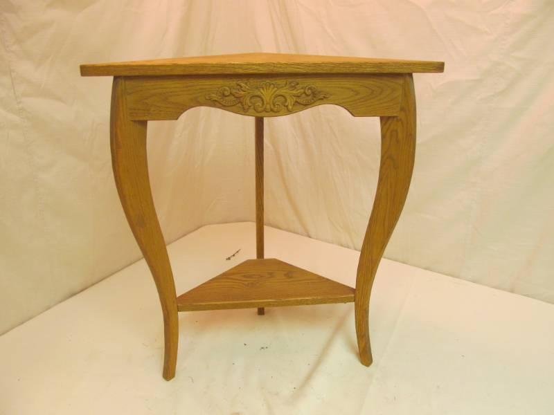 lot 211 image: Oak Corner Table