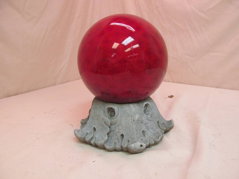 lot 214 image: Gazing Ball wStand