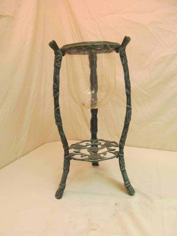 lot 218 image: Garden Decor w glass bowl