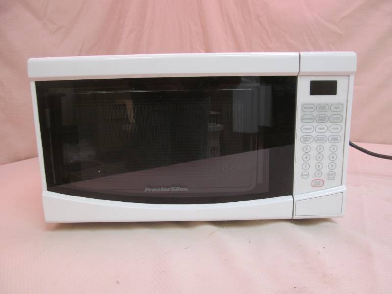 lot 220 image: Procter Silex Microwave