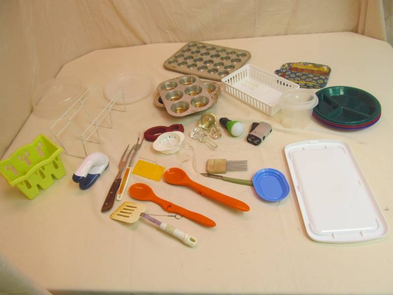 lot 226 image: Group of Kitchen Utensils