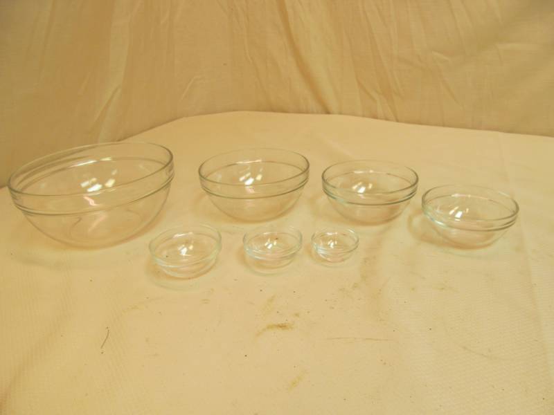 lot 228 image: Group of Glass Mixing Bowls